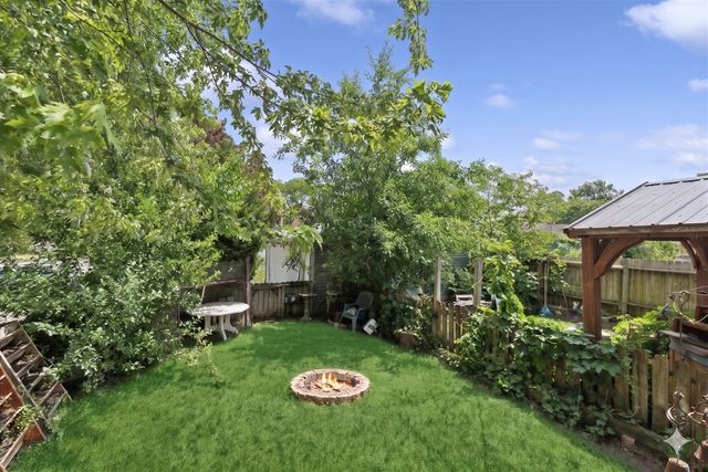 427 S Elmwood Avenue, Waukegan, IL 60085