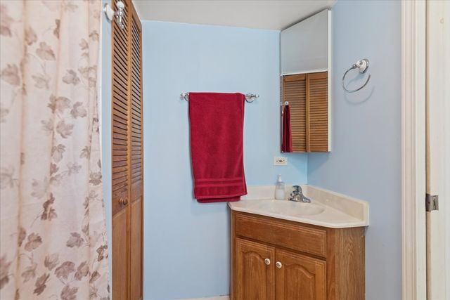 427 S Elmwood Avenue, Waukegan, IL 60085