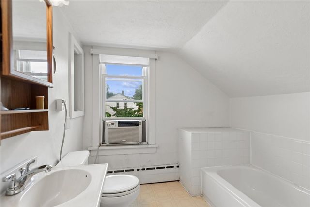 427 S Elmwood Avenue, Waukegan, IL 60085
