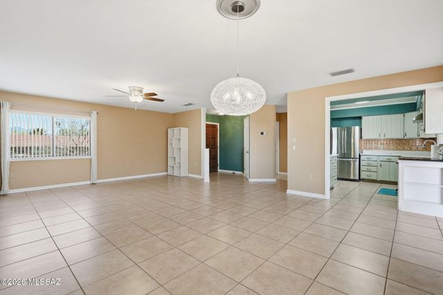 266 W Calle Frambuesa, Green Valley, AZ 85614