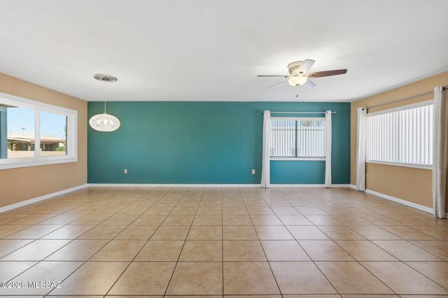 266 W Calle Frambuesa, Green Valley, AZ 85614