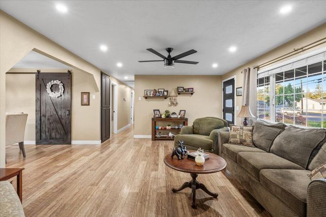 1405 NE A Street, Grants Pass, OR 97526