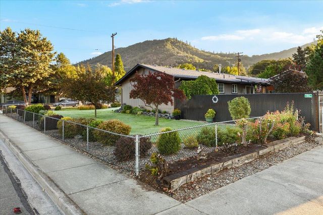 1405 NE A Street, Grants Pass, OR 97526