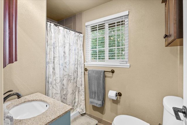 1405 NE A Street, Grants Pass, OR 97526