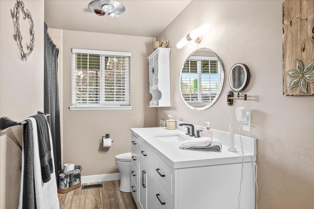 1405 NE A Street, Grants Pass, OR 97526