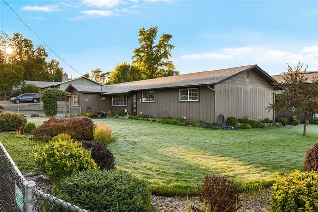 1405 NE A Street, Grants Pass, OR 97526