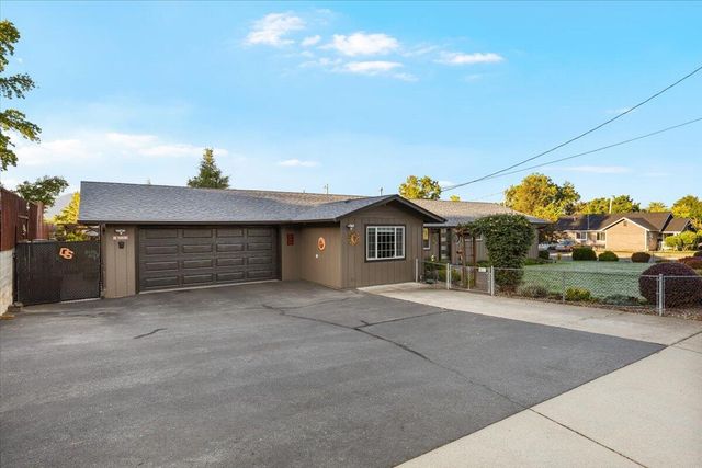 1405 NE A Street, Grants Pass, OR 97526