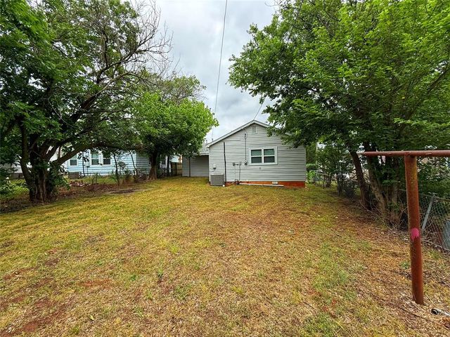 1215 Carol Drive, Shawnee, OK 74804