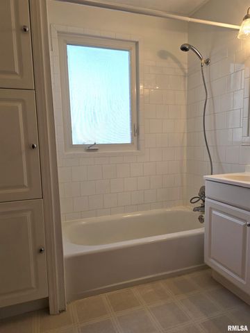 1208 S 9TH Street, Pekin, IL 61554