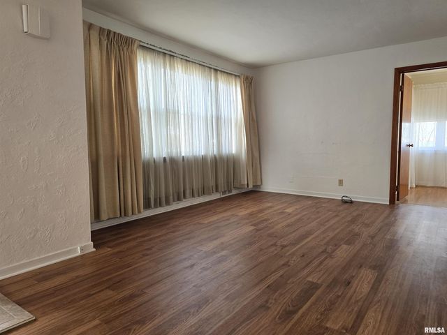 1208 S 9TH Street, Pekin, IL 61554