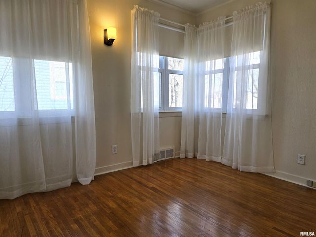 1208 S 9TH Street, Pekin, IL 61554