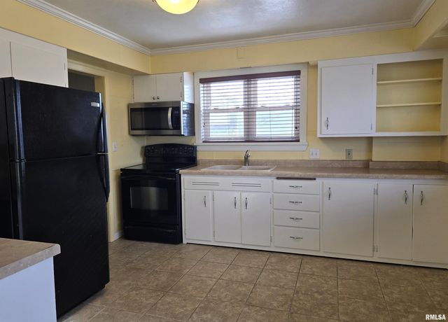 1208 S 9TH Street, Pekin, IL 61554