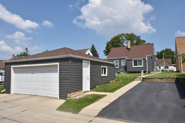 3137 S 19th STREET, Milwaukee, WI 53215