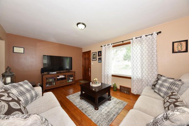 3137 S 19th STREET, Milwaukee, WI 53215