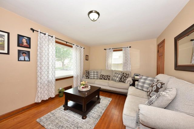 3137 S 19th STREET, Milwaukee, WI 53215