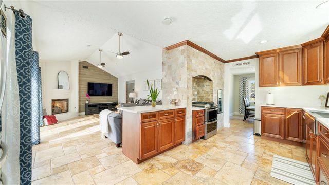 1107 Shorewood Drive, Taylor Lake Village, TX 77586