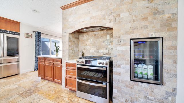 1107 Shorewood Drive, Taylor Lake Village, TX 77586