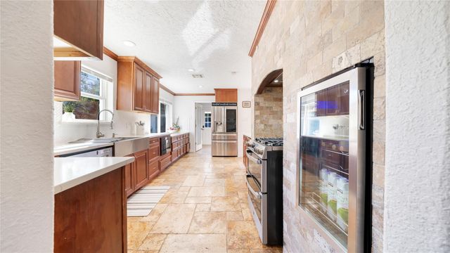 1107 Shorewood Drive, Taylor Lake Village, TX 77586