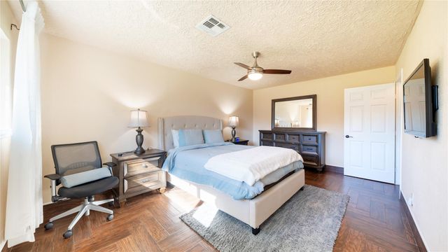 1107 Shorewood Drive, Taylor Lake Village, TX 77586