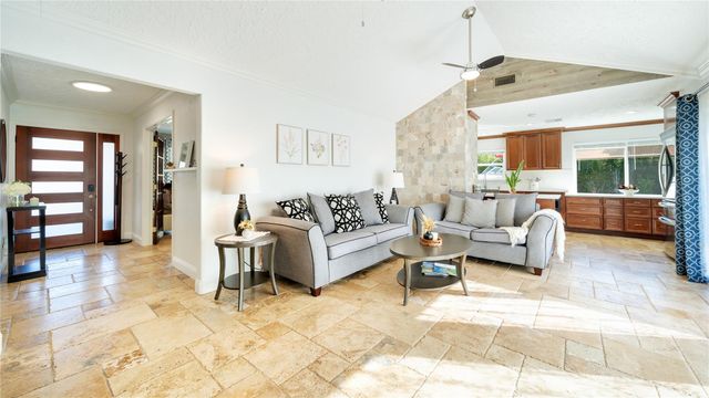 1107 Shorewood Drive, Taylor Lake Village, TX 77586