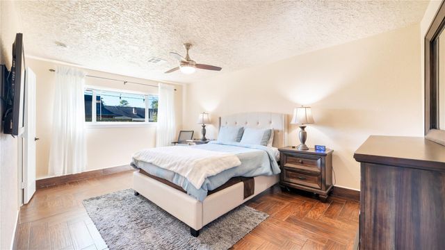 1107 Shorewood Drive, Taylor Lake Village, TX 77586