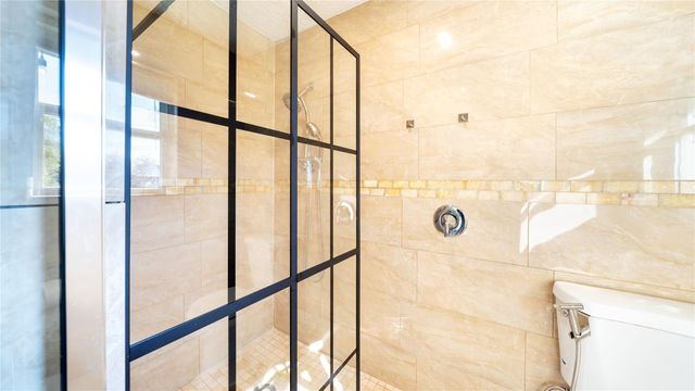 1107 Shorewood Drive, Taylor Lake Village, TX 77586