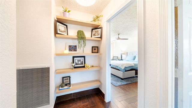 1107 Shorewood Drive, Taylor Lake Village, TX 77586