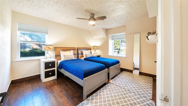 1107 Shorewood Drive, Taylor Lake Village, TX 77586