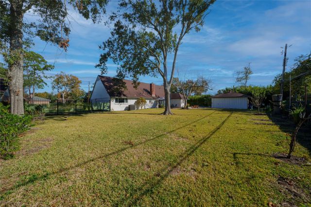 1107 Shorewood Drive, Taylor Lake Village, TX 77586