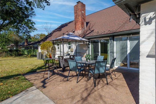 1107 Shorewood Drive, Taylor Lake Village, TX 77586