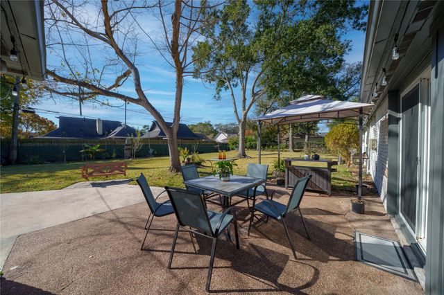 1107 Shorewood Drive, Taylor Lake Village, TX 77586