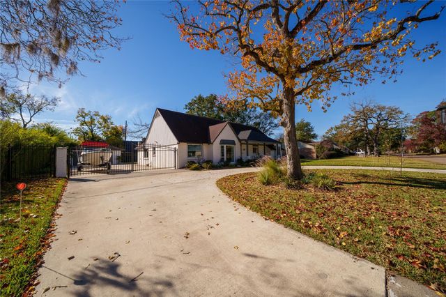 1107 Shorewood Drive, Taylor Lake Village, TX 77586