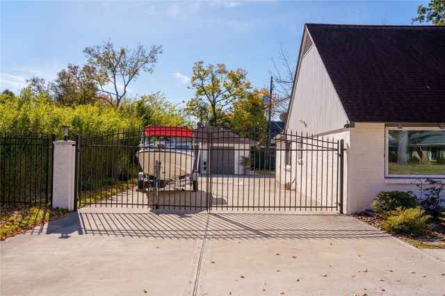 1107 Shorewood Drive, Taylor Lake Village, TX 77586