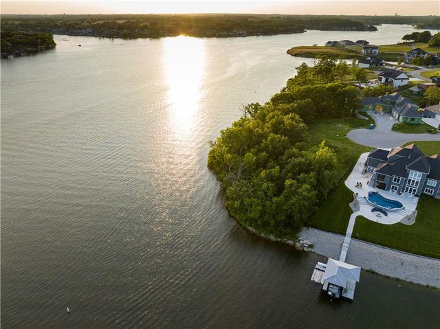 10 Tomahawk Circle, Lake Winnebago, MO 64034