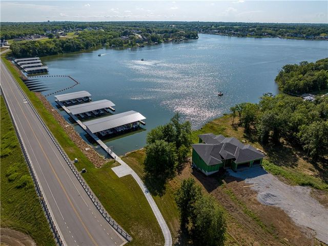 10 Tomahawk Circle, Lake Winnebago, MO 64034
