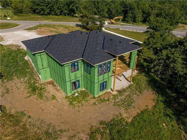 10 Tomahawk Circle, Lake Winnebago, MO 64034