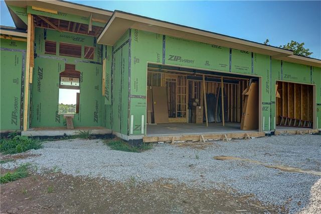 10 Tomahawk Circle, Lake Winnebago, MO 64034