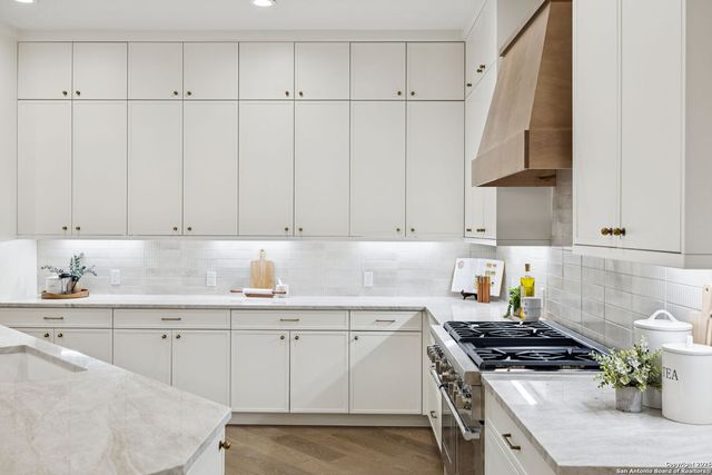 207 Box Oak, Shavano Park, TX 78230