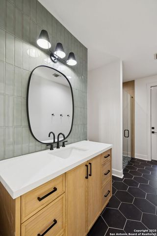 207 Box Oak, Shavano Park, TX 78230