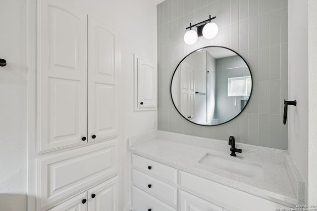 207 Box Oak, Shavano Park, TX 78230