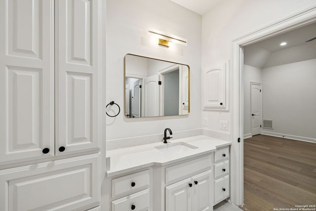 207 Box Oak, Shavano Park, TX 78230