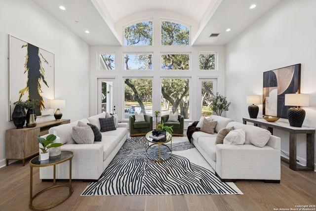 207 Box Oak, Shavano Park, TX 78230