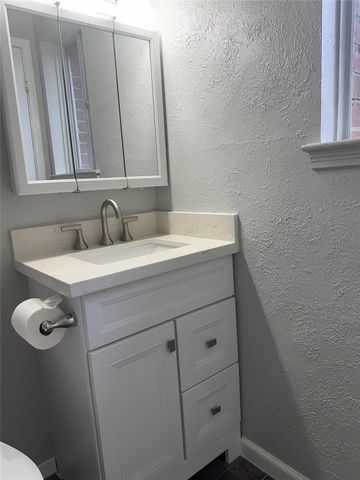 2019 Redwood Street, Kemah, TX 77565