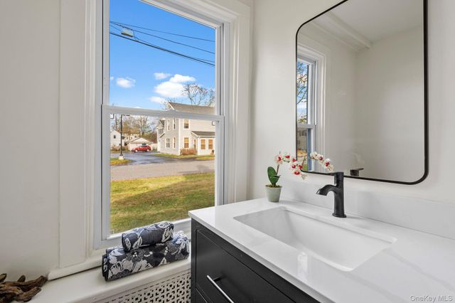 10 Albertson Street, Hyde Park, NY 12538