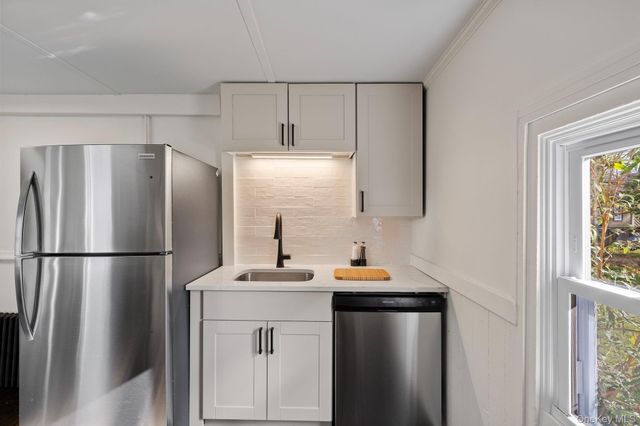 10 Albertson Street, Hyde Park, NY 12538