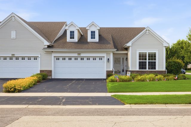 635 N Falls Circle, Pingree Grove, IL 60140