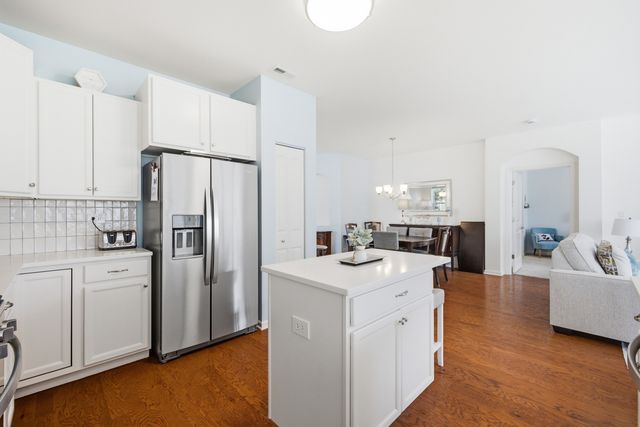 635 N Falls Circle, Pingree Grove, IL 60140