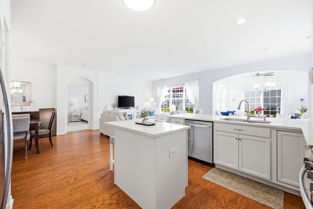 635 N Falls Circle, Pingree Grove, IL 60140