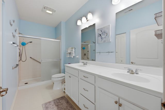 635 N Falls Circle, Pingree Grove, IL 60140