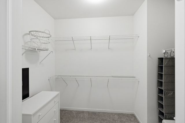 635 N Falls Circle, Pingree Grove, IL 60140